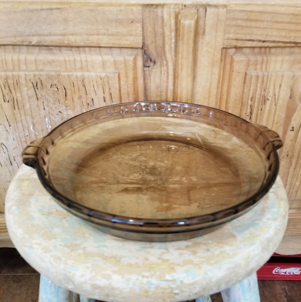 COPY - Vintage Pyrex pie dish brown